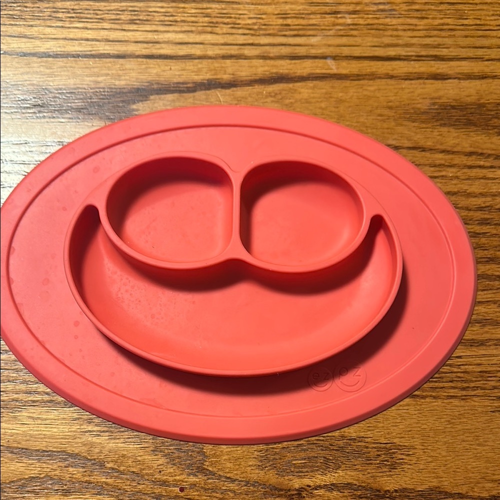 EZPZ Red Silicone Suction Plate